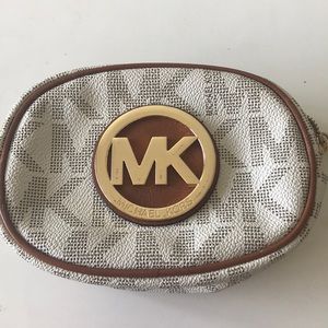 Michael kors cosmetic pouch